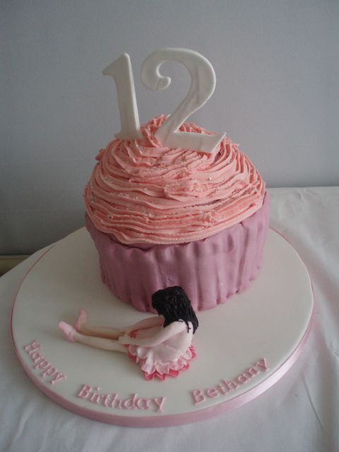 Giant Cup Cake
